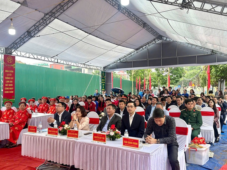 Xã Thanh Trì phát động Tết trồng cây “Đời đời nhớ ơn Bác Hồ” Xuân Bính Ngọ 2026
- Ảnh 1.