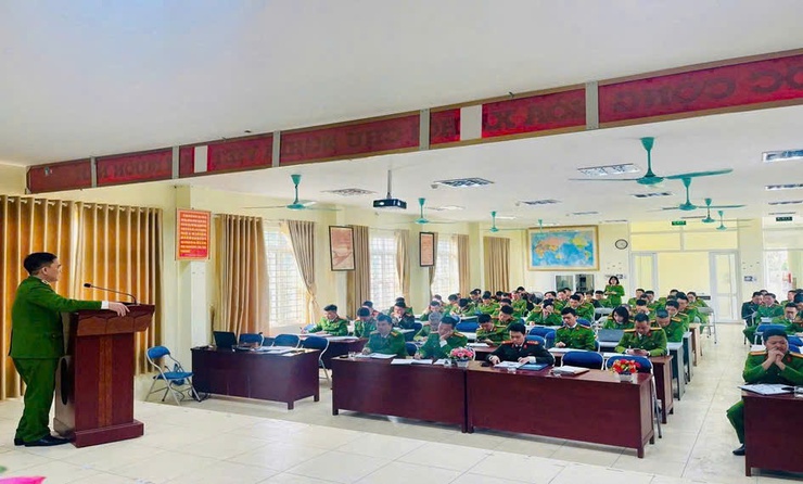 CÔNG AN PHƯỜNG ĐÔNG NGẠC CÓ NHIỀU GIẢI PHÁP GIẢI QUYẾT CÁC ĐIỂM NGHẼN VỀ “ÙN TẮC GIAO THÔNG” TRÊN ĐỊA BÀN PHƯỜNG- Ảnh 1.