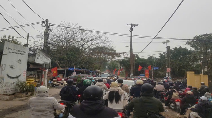 CÔNG AN PHƯỜNG ĐÔNG NGẠC CÓ NHIỀU GIẢI PHÁP GIẢI QUYẾT CÁC ĐIỂM NGHẼN VỀ “ÙN TẮC GIAO THÔNG” TRÊN ĐỊA BÀN PHƯỜNG- Ảnh 2.