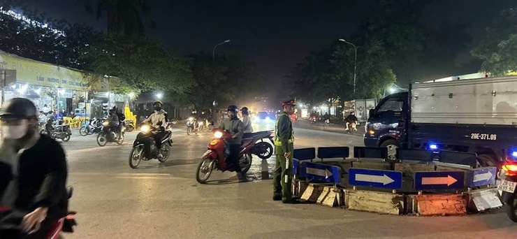 CÔNG AN PHƯỜNG ĐÔNG NGẠC CÓ NHIỀU GIẢI PHÁP GIẢI QUYẾT CÁC ĐIỂM NGHẼN VỀ “ÙN TẮC GIAO THÔNG” TRÊN ĐỊA BÀN PHƯỜNG- Ảnh 8.