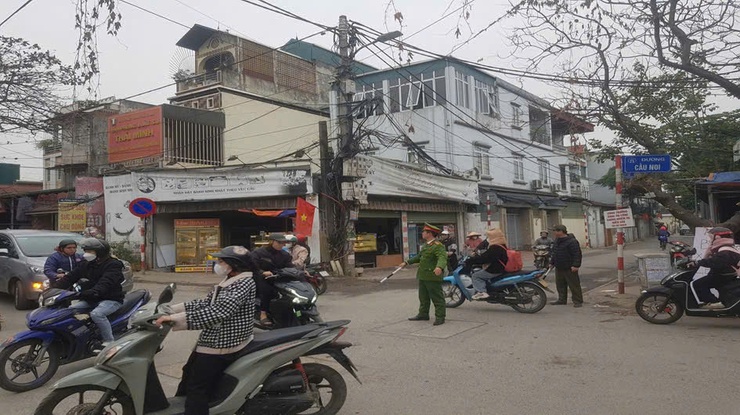 CÔNG AN PHƯỜNG ĐÔNG NGẠC CÓ NHIỀU GIẢI PHÁP GIẢI QUYẾT CÁC ĐIỂM NGHẼN VỀ “ÙN TẮC GIAO THÔNG” TRÊN ĐỊA BÀN PHƯỜNG- Ảnh 6.