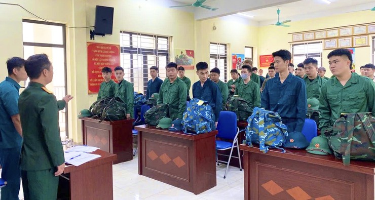 Xã Đại Thanh đã tổ chức cấp phát quân trang cho các tân binh chuẩn bị lên đường nhập ngũ- Ảnh 2.