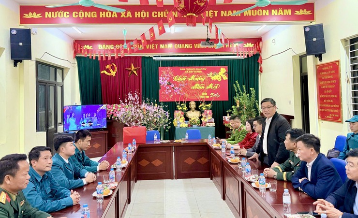 LÃNH ĐẠO XÃ ĐẠI THANH THĂM, CHÚC TẾT LỰC LƯỢNG VŨ TRANG, Y TẾ ĐỘNG VIÊN TINH THẦN TRỰC SẴN SÀNG CHIẾN ĐẤU- Ảnh 1.