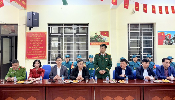 LÃNH ĐẠO XÃ ĐẠI THANH THĂM, CHÚC TẾT LỰC LƯỢNG VŨ TRANG, Y TẾ ĐỘNG VIÊN TINH THẦN TRỰC SẴN SÀNG CHIẾN ĐẤU- Ảnh 2.