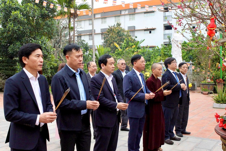 Phường Long Biên tổ chức lễ dâng hương đầu xuân tại các di tích trên địa bàn phường- Ảnh 1.