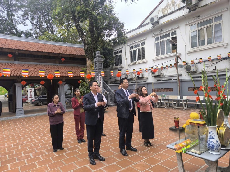 Phường Long Biên tổ chức lễ dâng hương đầu xuân tại các di tích trên địa bàn phường- Ảnh 5.