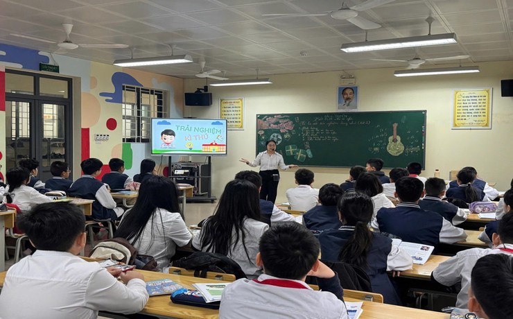 Nhóm ngữ văn 6 tổ chức thành công chuyên đề dạy học 
đánh thức tiếng nói học sinh bằng trải nghiệm sáng tạo 
và trí tuệ nhân tạo AI
- Ảnh 1.