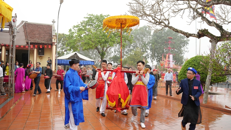 Các đồng chí lãnh đạo phường tham dự Lễ khai mạc và chúc mừng Lễ hội tại Đình Nghĩa Lộ, Chùa Nghĩa Lộ và Đình Yên Lộ- Ảnh 7.