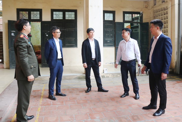 Đồng chí Nguyễn Hữu Sơn – Phó Chủ tịch UBND xã Quốc Oai kiểm tra cơ sở vật chất chuẩn bị cho công tác bầu cử Đại biểu Quốc hội và HĐND các cấp nhiệm kỳ 2026- Ảnh 13.