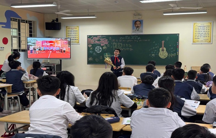 Nhóm ngữ văn 6 tổ chức thành công chuyên đề dạy học 
đánh thức tiếng nói học sinh bằng trải nghiệm sáng tạo 
và trí tuệ nhân tạo AI
- Ảnh 2.