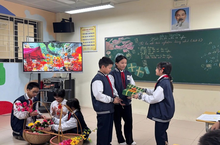 Nhóm ngữ văn 6 tổ chức thành công chuyên đề dạy học 
đánh thức tiếng nói học sinh bằng trải nghiệm sáng tạo 
và trí tuệ nhân tạo AI
- Ảnh 3.