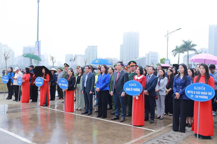 CẦU GIẤY: PHÁT ĐỘNG TẾT TRỒNG CÂY, CHUNG TAY KIẾN TẠO ĐÔ THỊ XANH BỀN VỮNG- Ảnh 3.