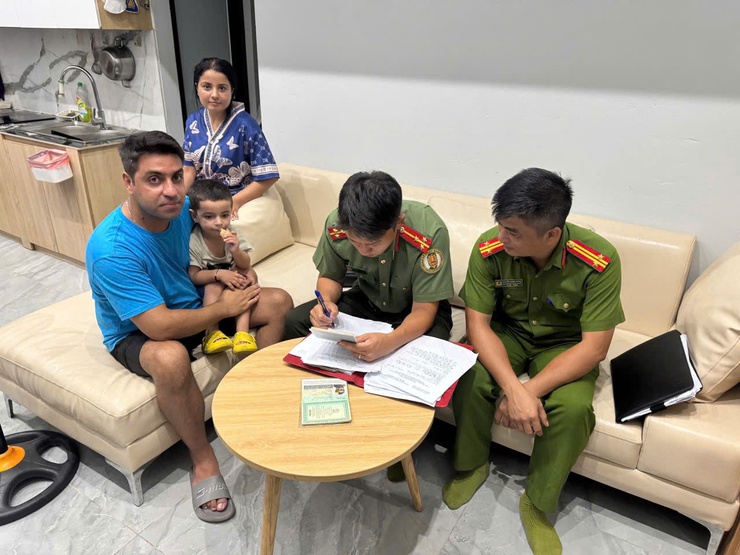 Công an xã Hồng Vân giữ trọn bình yên để nhân dân vui Xuân, đón Tết- Ảnh 4.