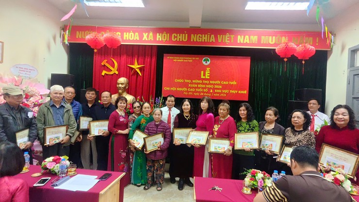 Tổ dân phố số 3 Thụy Khuê, phường Tây Hồ tổ chức Lễ chúc thọ, mừng thọ Xuân Bính Ngọ 2026- Ảnh 4.