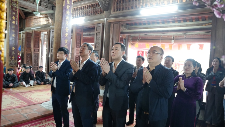 Các đồng chí lãnh đạo phường tham dự Lễ khai mạc và chúc mừng Lễ hội tại Đình Nghĩa Lộ, Chùa Nghĩa Lộ và Đình Yên Lộ- Ảnh 4.