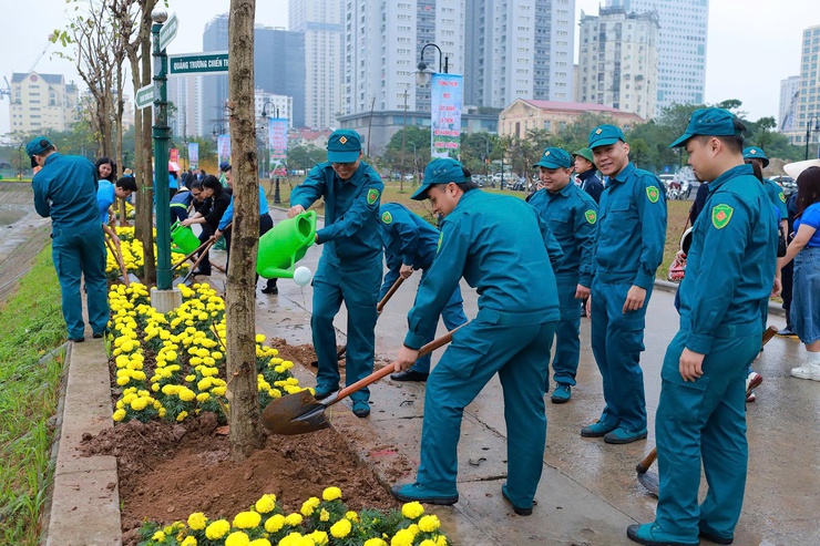 CẦU GIẤY: PHÁT ĐỘNG TẾT TRỒNG CÂY, CHUNG TAY KIẾN TẠO ĐÔ THỊ XANH BỀN VỮNG- Ảnh 13.