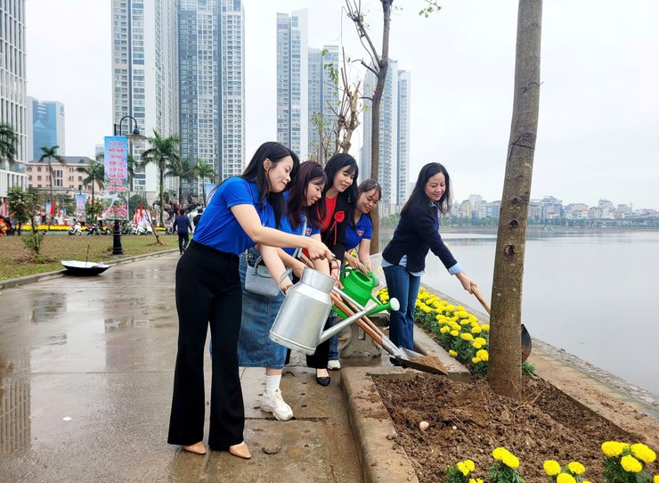 CẦU GIẤY: PHÁT ĐỘNG TẾT TRỒNG CÂY, CHUNG TAY KIẾN TẠO ĐÔ THỊ XANH BỀN VỮNG- Ảnh 16.