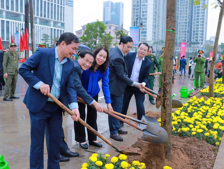 CẦU GIẤY: PHÁT ĐỘNG TẾT TRỒNG CÂY, CHUNG TAY KIẾN TẠO ĐÔ THỊ XANH BỀN VỮNG- Ảnh 7.