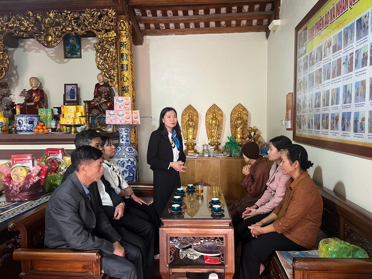 Đảng ủy - HĐND - UBND - UB MTTQ xã Thạch Thất tổ chức thăm, dâng hương, chúc Tết tại các di tích lịch sử, văn hóa trên địa bàn- Ảnh 3.