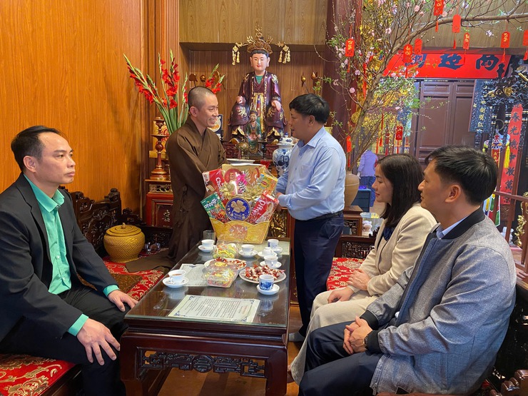 Đảng ủy - HĐND - UBND - UB MTTQ xã Thạch Thất tổ chức thăm, dâng hương, chúc Tết tại các di tích lịch sử, văn hóa trên địa bàn- Ảnh 8.