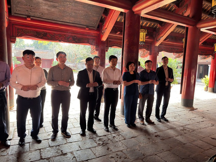 LÃNH ĐẠO ĐẢNG ỦY – HĐND – UBND – MTTQ PHƯỜNG VĂN MIẾU – QUỐC TỬ GIÁM DÂNG HƯƠNG TẠI CÁC DI TÍCH QUỐC GIA ĐẶC BIỆT; TƯỞNG NIỆM ANH HÙNG LIỆT SĨ NHÂN DỊP XUÂN BÍNH NGỌ 2026- Ảnh 7.