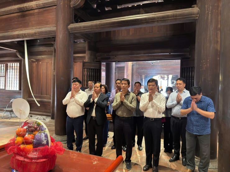 LÃNH ĐẠO ĐẢNG ỦY – HĐND – UBND – MTTQ PHƯỜNG VĂN MIẾU – QUỐC TỬ GIÁM DÂNG HƯƠNG TẠI CÁC DI TÍCH QUỐC GIA ĐẶC BIỆT; TƯỞNG NIỆM ANH HÙNG LIỆT SĨ NHÂN DỊP XUÂN BÍNH NGỌ 2026- Ảnh 11.