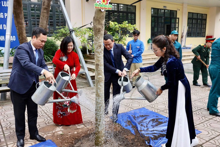 PHƯỜNG LÁNG PHÁT ĐỘNG “TẾT TRỒNG CÂY ĐỜI ĐỜI NHỚ ƠN BÁC HỒ” XUÂN BÍNH NGỌ 2026- Ảnh 4.