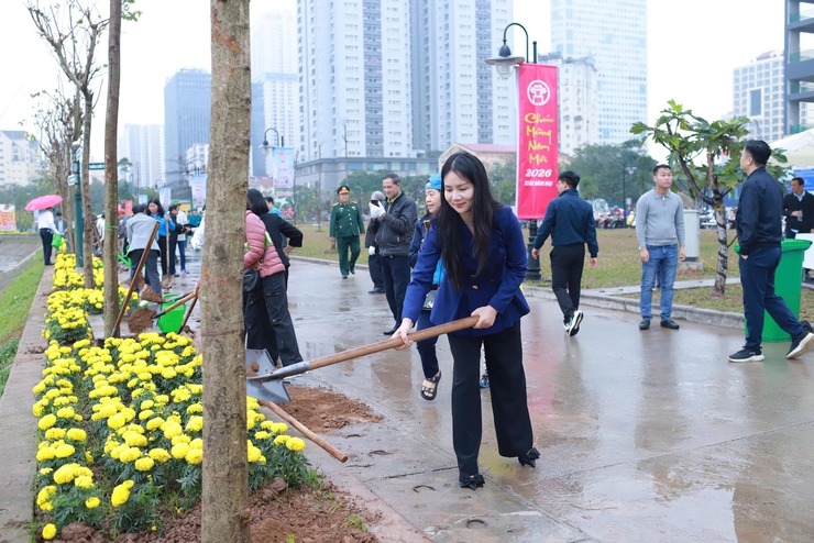 CẦU GIẤY: PHÁT ĐỘNG TẾT TRỒNG CÂY, CHUNG TAY KIẾN TẠO ĐÔ THỊ XANH BỀN VỮNG- Ảnh 10.