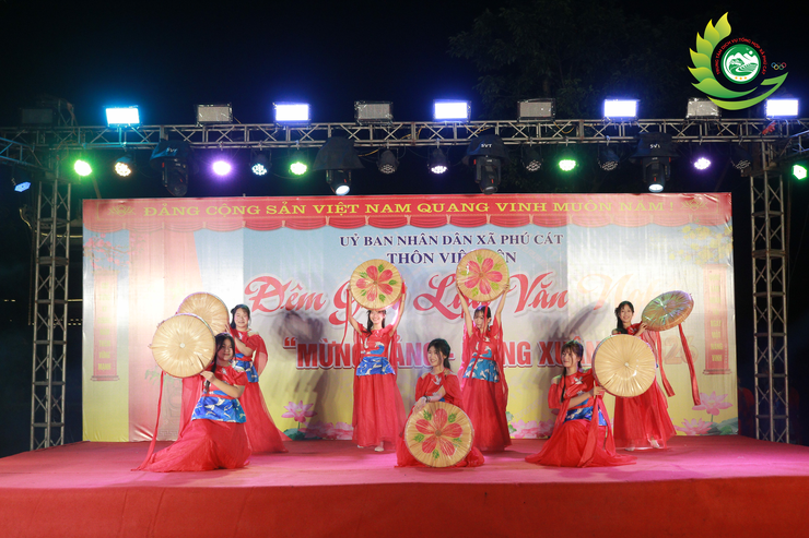ĐẶC SẮC ĐÊM GIAO LƯU VĂN NGHỆ "MỪNG ĐẢNG – MỪNG XUÂN, MỪNG LỄ HỘI TRUYỀN THỐNG THÔN VIỆT YÊN, XÃ PHÚ CÁT NĂM 2026"- Ảnh 8.