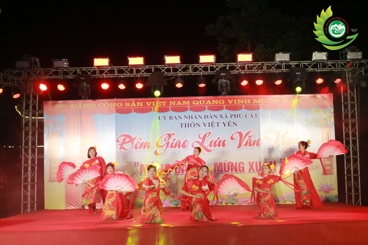 ĐẶC SẮC ĐÊM GIAO LƯU VĂN NGHỆ "MỪNG ĐẢNG – MỪNG XUÂN, MỪNG LỄ HỘI TRUYỀN THỐNG THÔN VIỆT YÊN, XÃ PHÚ CÁT NĂM 2026"- Ảnh 9.