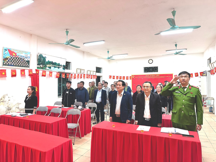 CHI BỘ THÔN MỤC XÁ TỔ CHỨC LỄ KẾT NẠP ĐẢNG VIÊN CHO QUẦN CHÚNG TRƯỚC KHI LÊN ĐƯỜNG THỰC HIỆN NGHĨA VỤ CÔNG AN NHÂN DÂN- Ảnh 1.