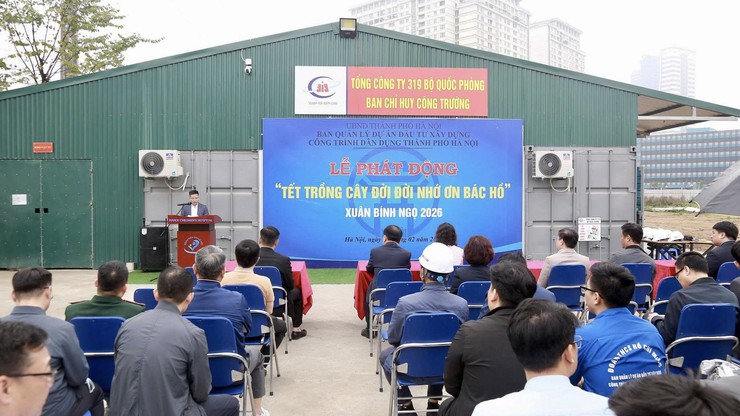 Trồng cây xanh đầu Xuân mới tại dự án xây dựng Bệnh viện Thận cơ sở 2 tại phường Dương Nội- Ảnh 1.