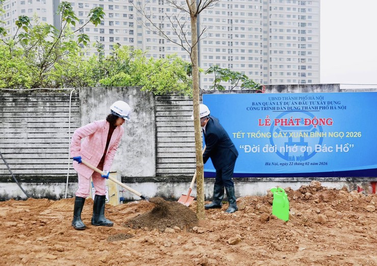 Trồng cây xanh đầu Xuân mới tại dự án xây dựng Bệnh viện Thận cơ sở 2 tại phường Dương Nội- Ảnh 2.
