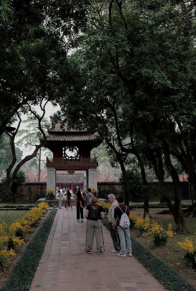 Hà Nội ngày 23/2/2026, sáng sớm có nới có sương mù, trưa chiều trời nắng. Sáng và đêm trời lạnh.- Ảnh 1.