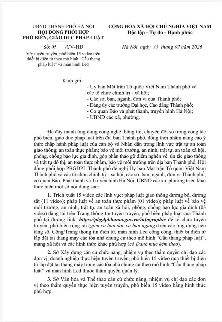 Tuyên truyền, phổ biến 15 video trên thiết bị điện tử theo mô hình “Cầu thang pháp luật” và màn hình Led- Ảnh 1.