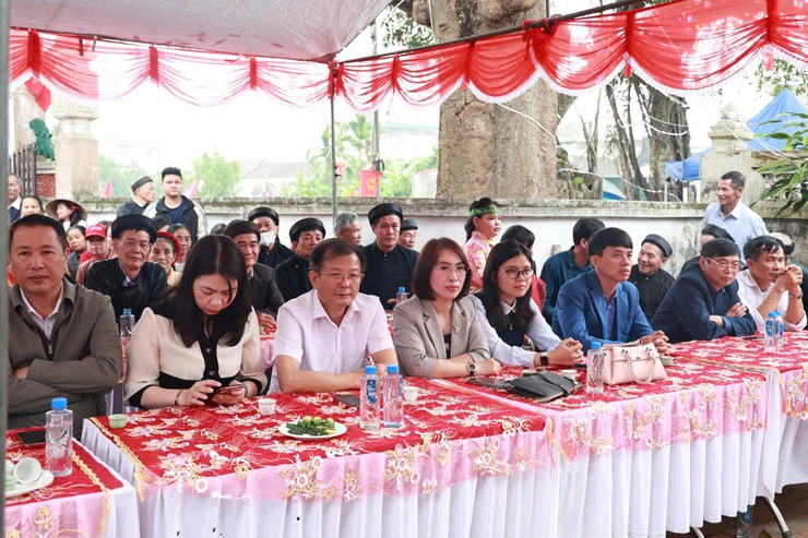 Rộn ràng lễ hội truyền thống đầu Xuân trên quê hương Ứng Thiên- Ảnh 1.