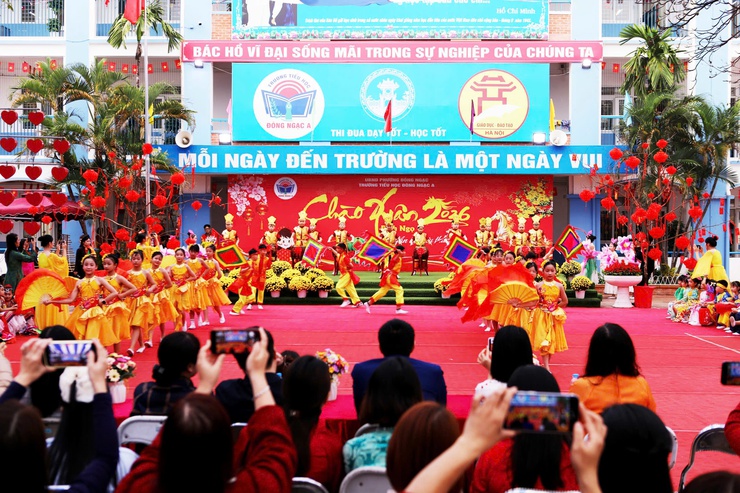 ĐẶC SẮC CHƯƠNG TRÌNH “CHÀO XUÂN BÍNH NGỌ 2026 - GẮN KẾT YÊU THƯƠNG” CỦA TRƯỜNG TIỂU HỌC ĐÔNG NGẠC A.- Ảnh 2.