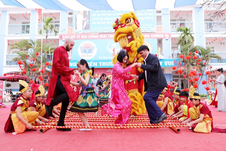 ĐẶC SẮC CHƯƠNG TRÌNH “CHÀO XUÂN BÍNH NGỌ 2026 - GẮN KẾT YÊU THƯƠNG” CỦA TRƯỜNG TIỂU HỌC ĐÔNG NGẠC A.- Ảnh 13.