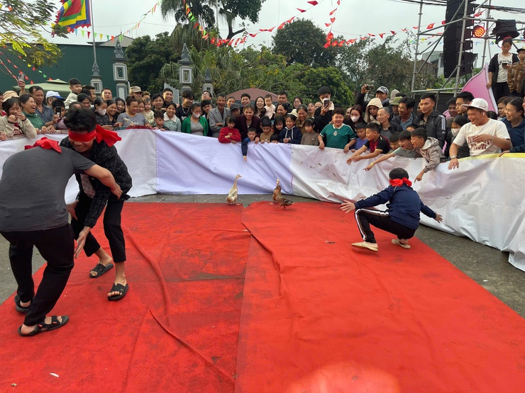 Rộn ràng lễ hội truyền thống đầu Xuân trên quê hương Ứng Thiên- Ảnh 9.