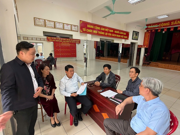 Đồng chí Bí thư Đảng ủy kiểm tra công tác chuẩn bị bầu cử tại phường Xuân Đỉnh- Ảnh 3.