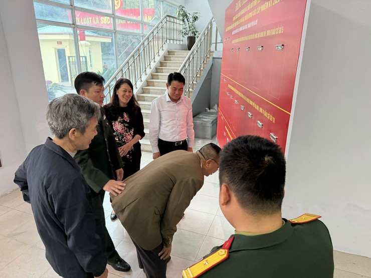 Đồng chí Bí thư Đảng ủy kiểm tra công tác chuẩn bị bầu cử tại phường Xuân Đỉnh- Ảnh 2.