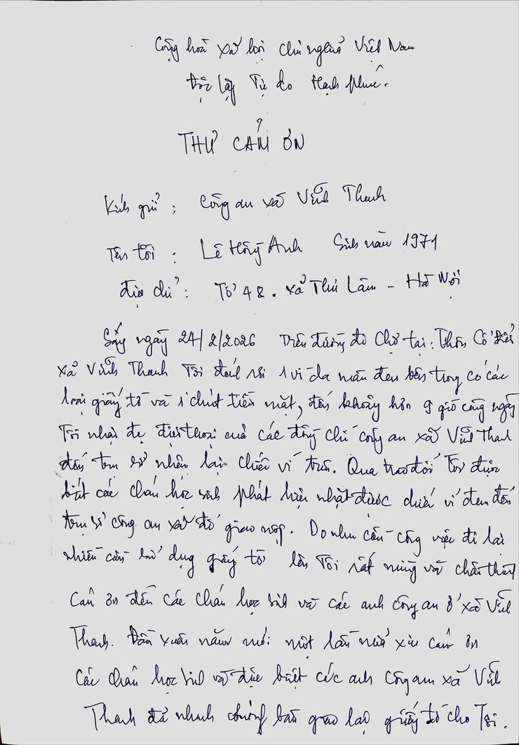 CÔNG AN XÃ VĨNH THANH TRAO TRẢ TÀI SẢN ĐÁNH RƠI – LAN TỎA NÉT ĐẸP TRUNG THỰC TRONG CỘNG ĐỒNG- Ảnh 2.