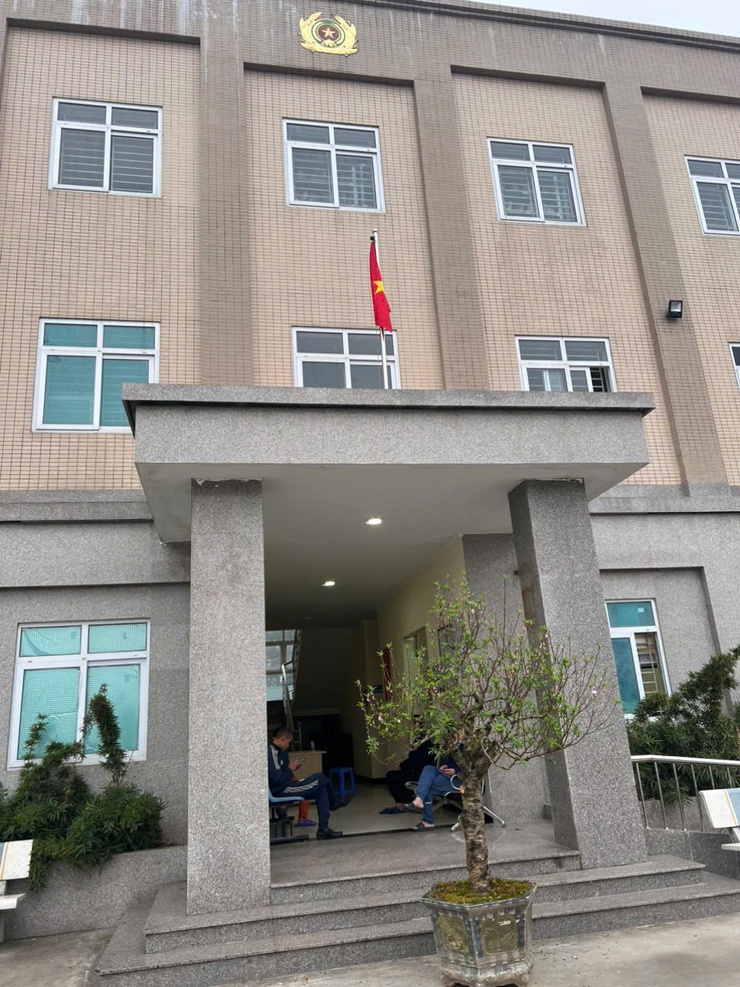 LAN TỎA TINH THẦN "3 NHẤT" – TỔ CẢNH SÁT KHU VỰC CÔNG AN XÃ DÂN HÒA TẬN TÌNH HỖ TRỢ CÔNG DÂN CAO TUỔI LÀM CĂN CƯỚC CÔNG DÂN- Ảnh 1.