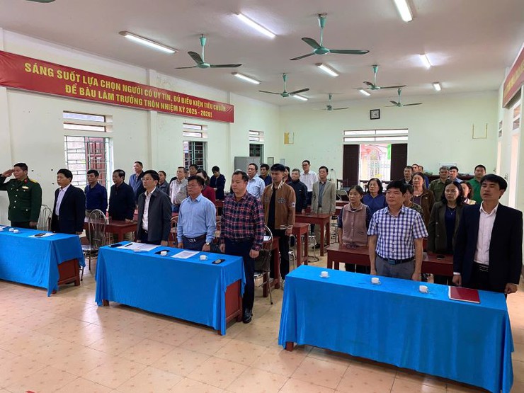 Chi bộ Tiên Xuân kết nạp đảng viên mới là thanh niên chuẩn bị lên đường nhập ngũ- Ảnh 1.