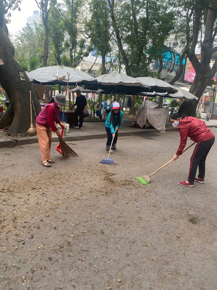 Phường Kim Liên phát động phong trào toàn dân tham gia bảo vệ môi trường vì "Sáng - Xanh - Sạch - Đẹp"- Ảnh 2.