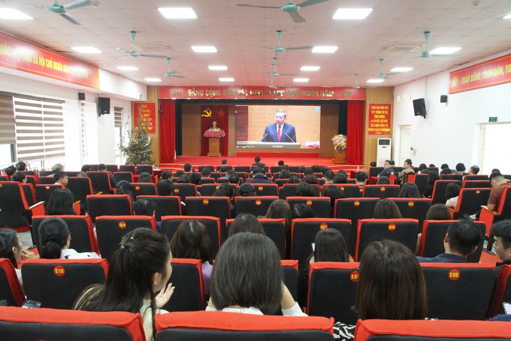 Phường Xuân Phương tiếp sóng và tổ chức theo dõi quán triệt, triển khai thực hiện Nghị quyết số 79-NQ/TW và Nghị quyết số 80-NQ/TW của Bộ Chính trị- Ảnh 4.