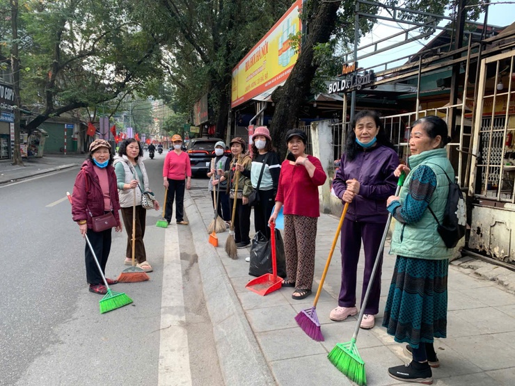 Phường Kim Liên phát động phong trào toàn dân tham gia bảo vệ môi trường vì "Sáng - Xanh - Sạch - Đẹp"- Ảnh 1.