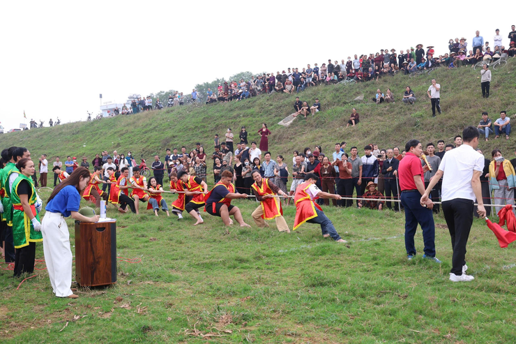 YÊN LÃNG: KHÍ THẾ MỚI, THẮNG LỢI MỚI TRONG TẾT ĐẦU TIÊN THỰC HIỆN MÔ HÌNH CHÍNH QUYỀN ĐỊA PHƯƠNG HAI CẤP- Ảnh 4.