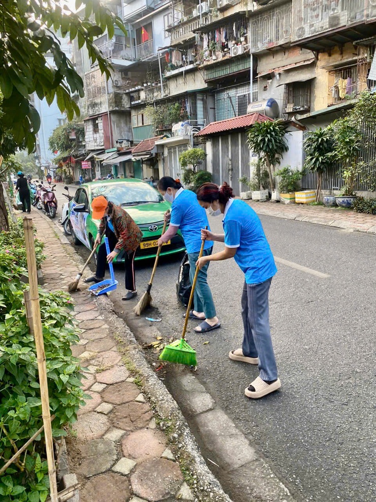 Phường Kim Liên phát động phong trào toàn dân tham gia bảo vệ môi trường vì "Sáng - Xanh - Sạch - Đẹp"- Ảnh 4.