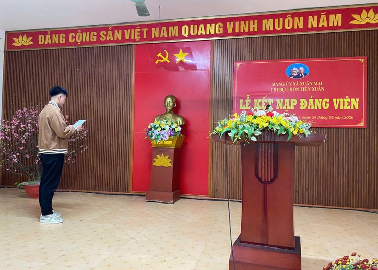 Chi bộ Tiên Xuân kết nạp đảng viên mới là thanh niên chuẩn bị lên đường nhập ngũ- Ảnh 3.